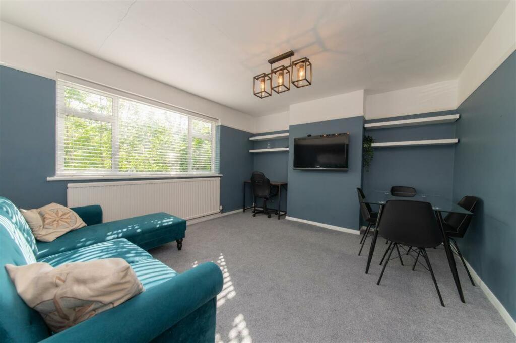 Vibrant & Stylish Mill Hill East Pad Appartement Hendon Buitenkant foto