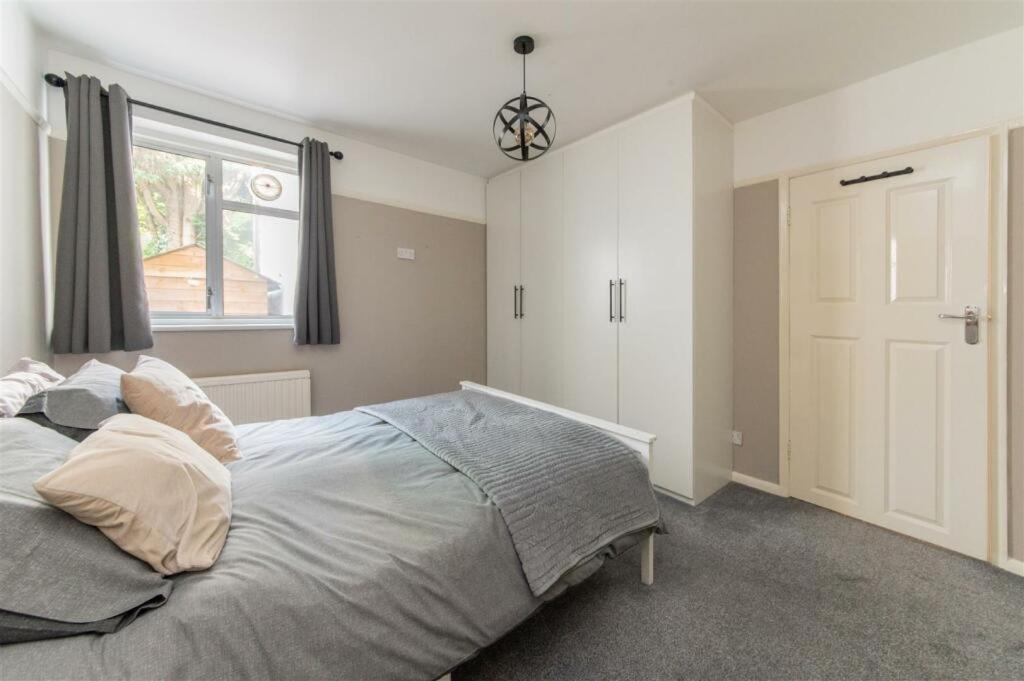 Vibrant & Stylish Mill Hill East Pad Appartement Hendon Buitenkant foto